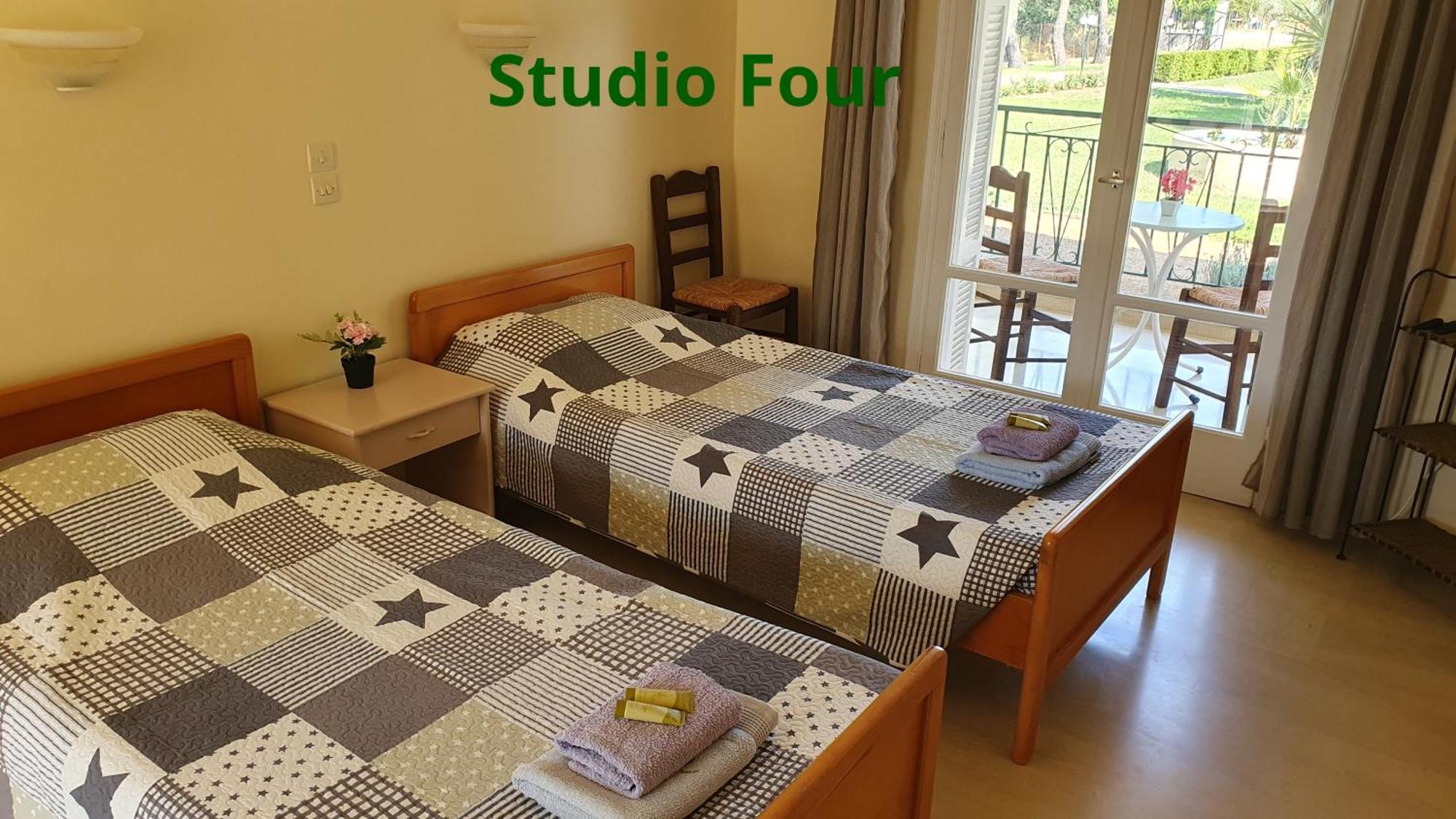 Kivotos Villa Studios Roda  Luaran gambar